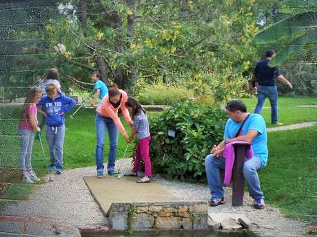 Viens jouer au mini-golf et profiter des autres activités !