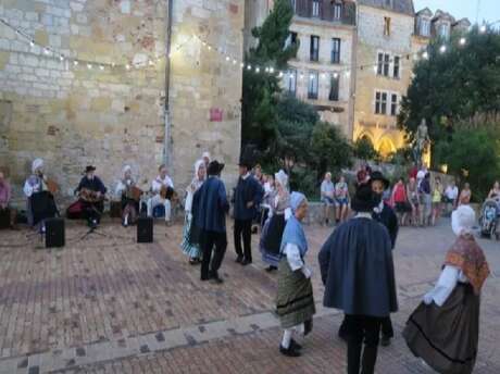 Les Estivales | Animations folkloriques par les Abeilles Bergeracoises