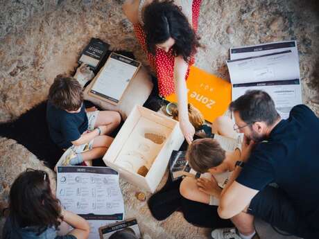 Atelier 100 000 ans sous la falaise - Châteaux en fête