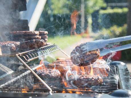 Barbecue dans la cour des Châteaux