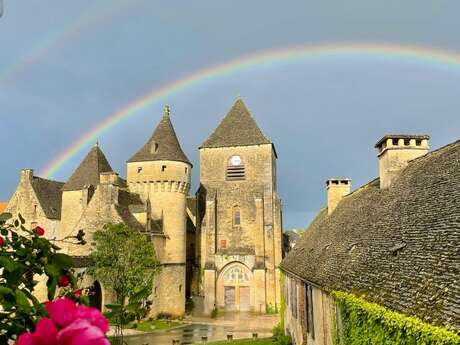 Visite des Toits de Lauzes au coeur de la charpente - Châteaux en fête