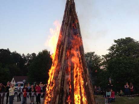 Feu de la Saint-Jean à la Chapelle Aubareil