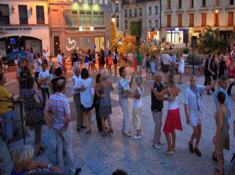 Les Estivales : jeudi ça danse | Ribambelle