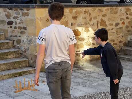 Jeux en bois sur le marché