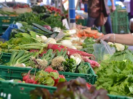Marché traditionnel du dimanche