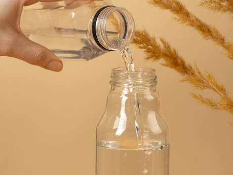 Transvasement (0-6 ans) avec l'association "Atelier des Loutres"