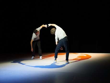 Spectacle de danse Et de se tenir la main à partir de 5 ans