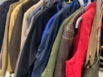 Vente spéciale textile et livres chez Emmaüs