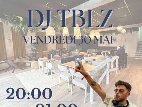 DJ TBLZ à la Chouette Bleue à Huelgoat.