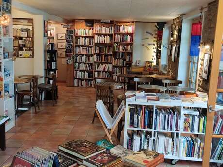 Concert Solidaire de musique classique : flûte, violon et textes à la Librairie-Café l'Autre Rive à Berrien.