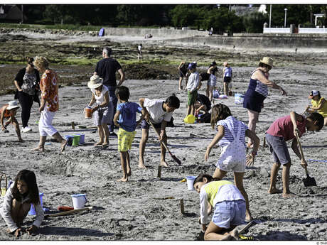 Concours de châteaux de sable pour enfants