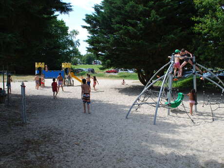 Aire de jeux - plage de Kerleven