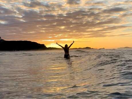 Bain de mer au lever du jour, se connecter à son corps et aux éléments