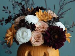 Duo parents/enfants atelier décor floral de citrouilles pour Halloween