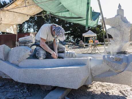 Chantiers de sculptures à la Vallée des Saints : chantier N° 1