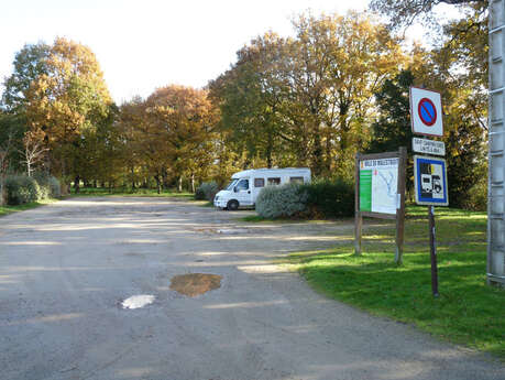 Aire de stationnement de l'écluse