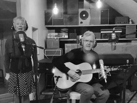 Coco Almendra en showcase | Chanson