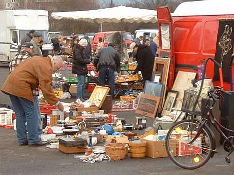 Vide Grenier Place du Sémaphore