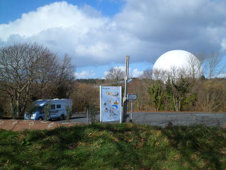 Aire de stationnement du Parc du Radôme