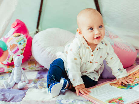 Les semaines de la petite enfance - Bébé bouquine