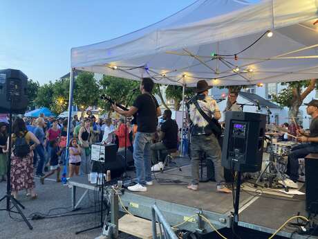 Marché bio, local et musical - Batucada Kilikita puis Savina Social Club