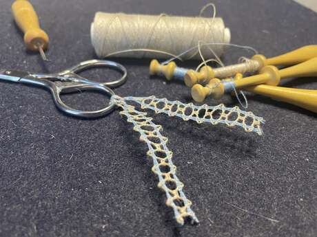 Atelier de dentelle aux fuseaux