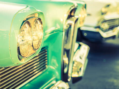 Exposisiton d'une dizaine de voitures américaines et balades caritatives