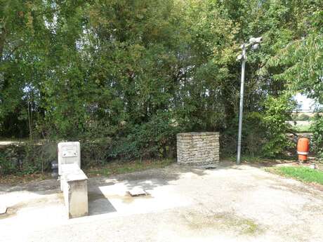 Aire de services pour camping-cars de Bougon (Musée des Tumulus)