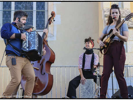 Nocturne sur le Village de Noël avec Yoë