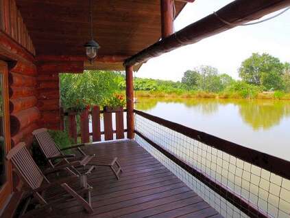 Gite insolite: Domaine de la Vergnolle Fustes en bois "le Trappeur'