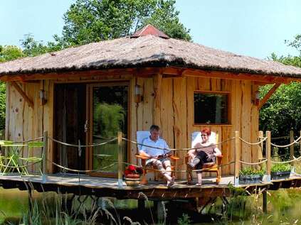 Gite : Domaine de la vergnolle cabane sur l'eau