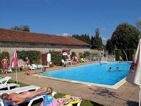 Castel Camping “Chateau de Leychoisier”