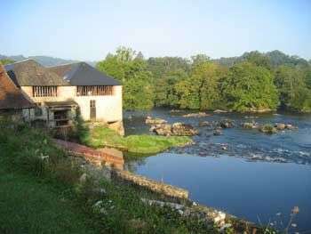 Moulins du Daumail - moulins à cailloux, émail et pâte à porcelaine