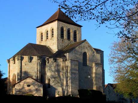 Présentation de l'église romane et du cimetière des moines
