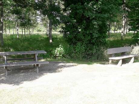 Aire de pique-nique de Saint Laurent des Hommes