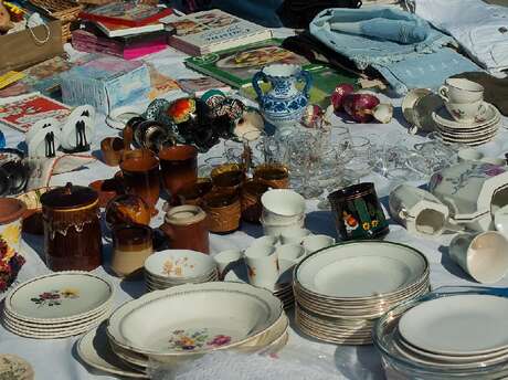 Vide Grenier et marché aux puces, Asso Club Rencontre