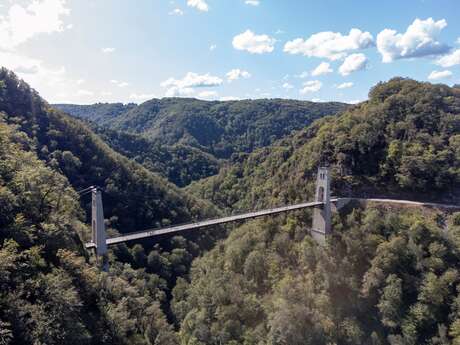 Au pied du Viaduc, des gorges sauvages...