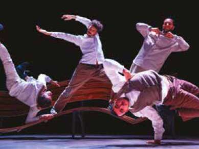 Danse : "Sous le poids des plumes" Cie Pyramid