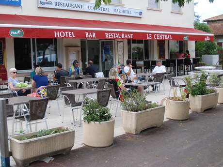 Le Central Café