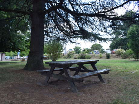 Aire de pique-nique des allées Jules Ferry à Port-Sainte-Foy-et-Ponchapt
