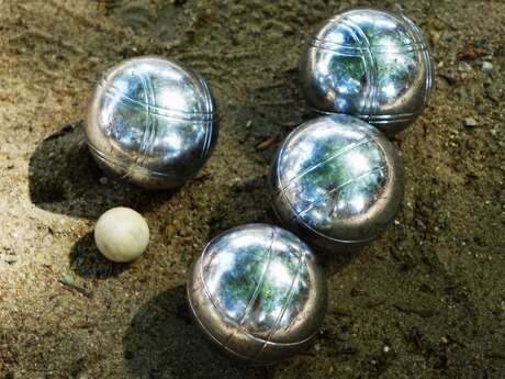 Concours de pétanque nocturne