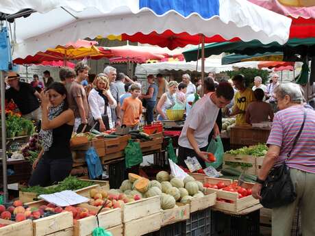 Marché traditionnel du dimanche