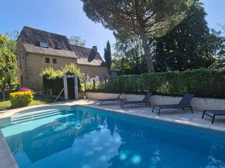 Maison Rouge avec piscine privée au nord de Sarlat