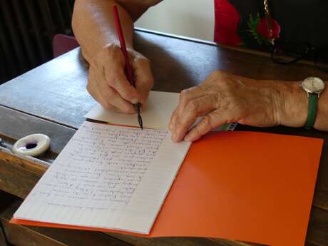 Dictée à l'encre et au porte-plume