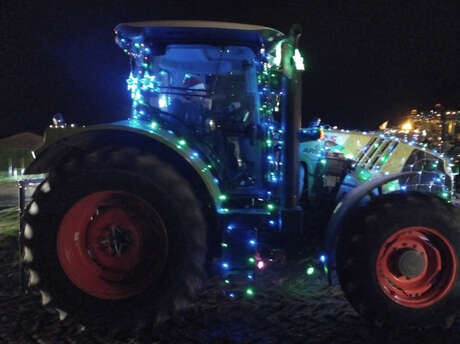 Défilé de tracteurs illuminés