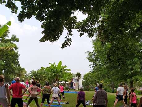 Cours de sport au Parc Mauresque : Yogalates