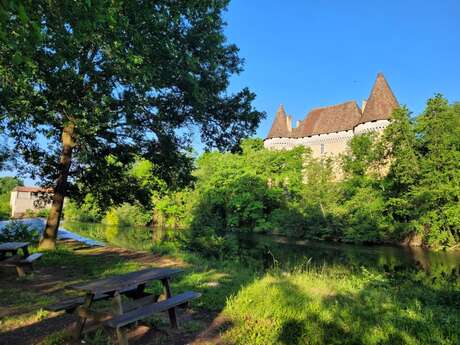 Aire de pique-nique de l'écluse de Mauriac