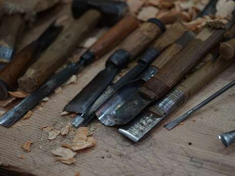 Atelier pour les adultes de sculpture sur bois