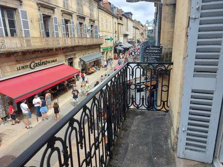 Le Parvis appart avec grand balcon à Sarlat