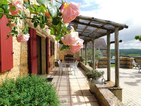 Le Clos Peyrebelle avec piscine proche de Sarlat